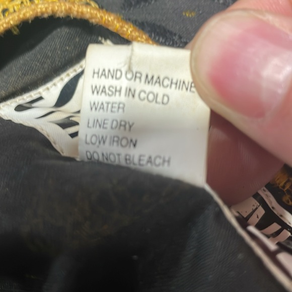 Black and gold tunic with metallic gold details. - Picture 4 of 6